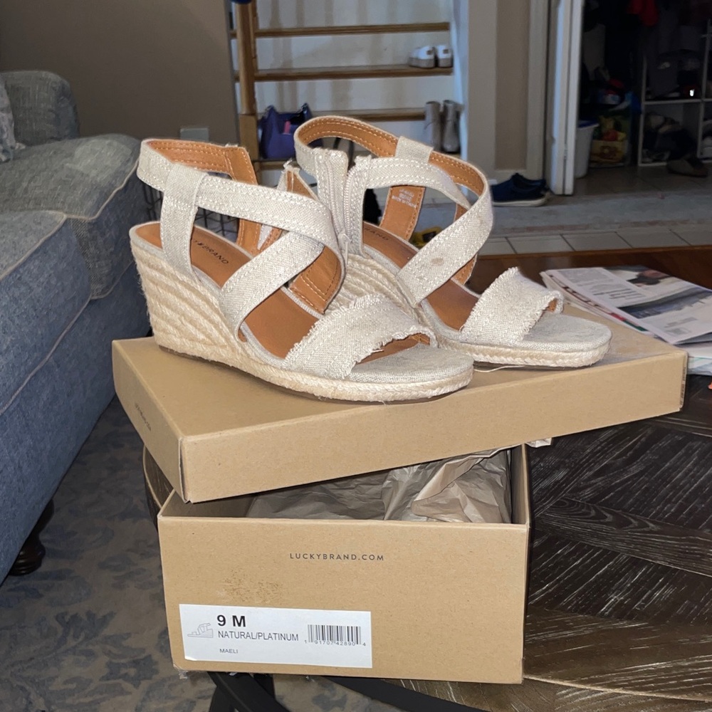 Lucky Brand Women's Natural Platinum Wedge Sandals